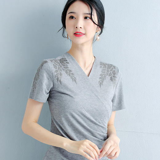 ZZ-LM06552新款短袖交叉V领妈妈针织棉打底衫上衣 商品图0