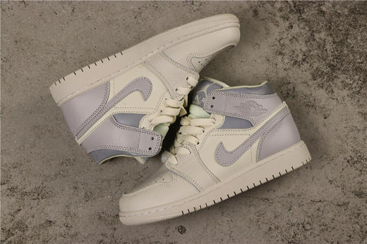 乔丹/Air Jordan AJ1 aj1 乔丹1代 乔1 乔丹1代中帮系列 Air Jordan 1 MID 货号：554725-053 乔1中帮新雾灰灰白银 商品图0