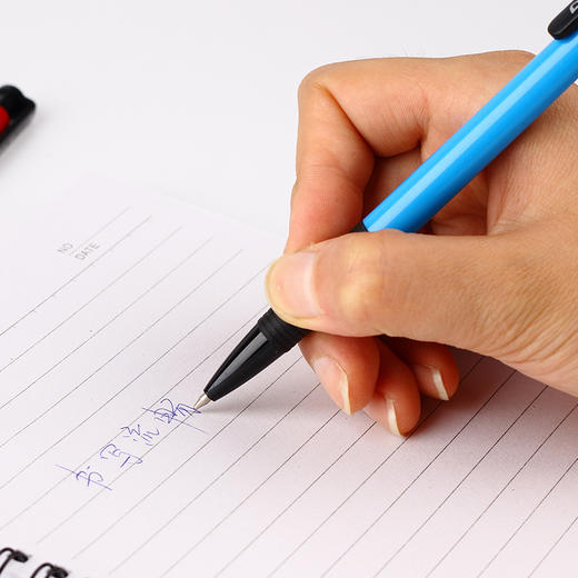 齐心圆珠笔按动原子笔芯蓝色油笔学生文具办公用品批发 商品图3