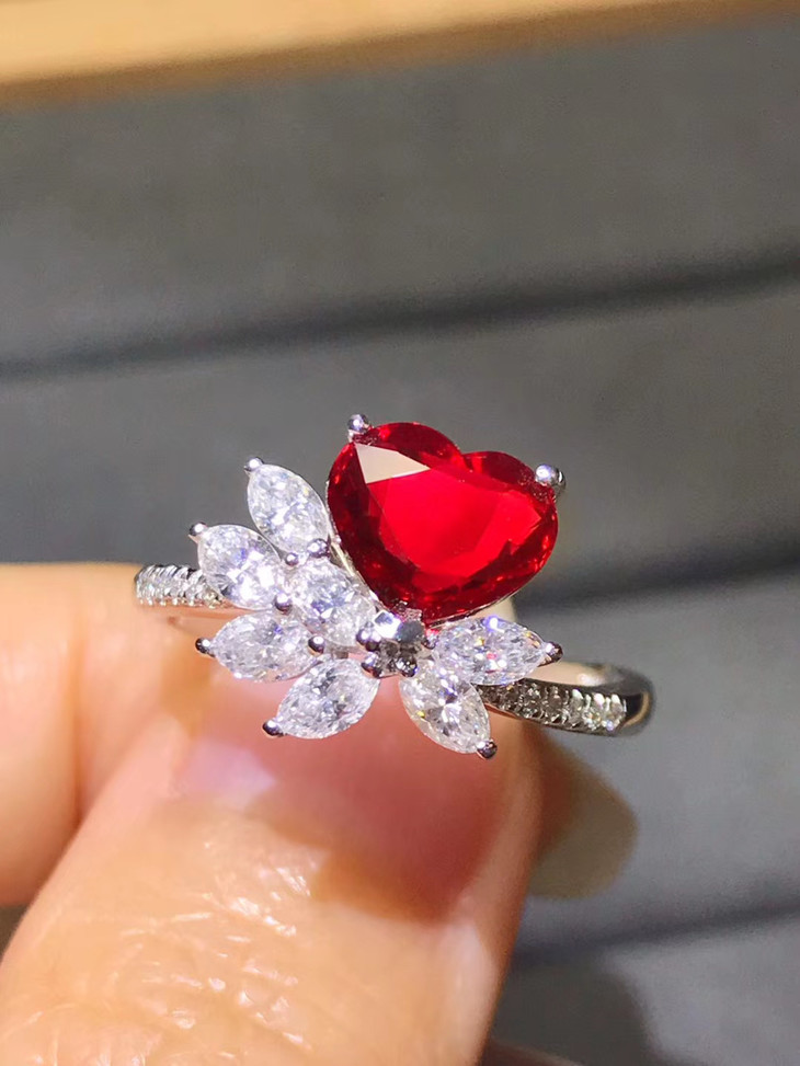 无烧红宝石戒指n主石153克拉甜美高贵的心形切割无烧干净玻璃体vivid