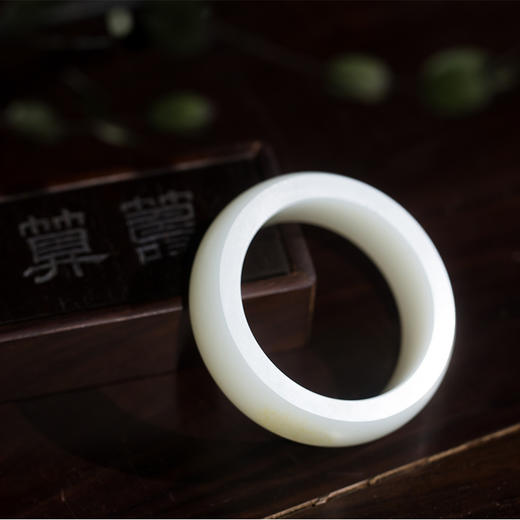 新疆和田玉籽料手镯（带皮） 商品图0