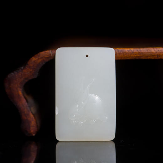 新疆和田玉籽料生肖兔玉牌 商品图0