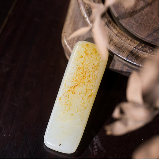 新疆和田玉籽料喜上眉梢玉牌（带皮） 商品图1