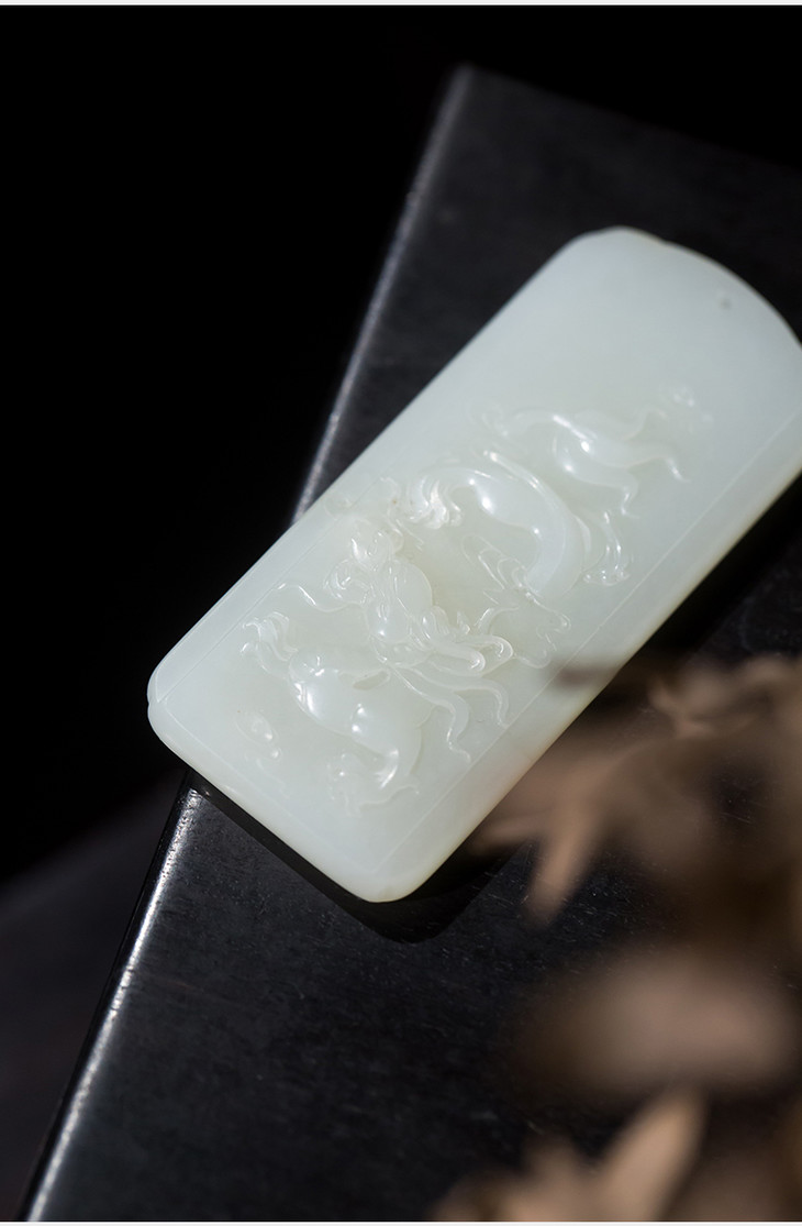 新疆和田玉籽料龙牌