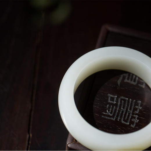 新疆和田玉籽料手镯（带皮） 商品图1