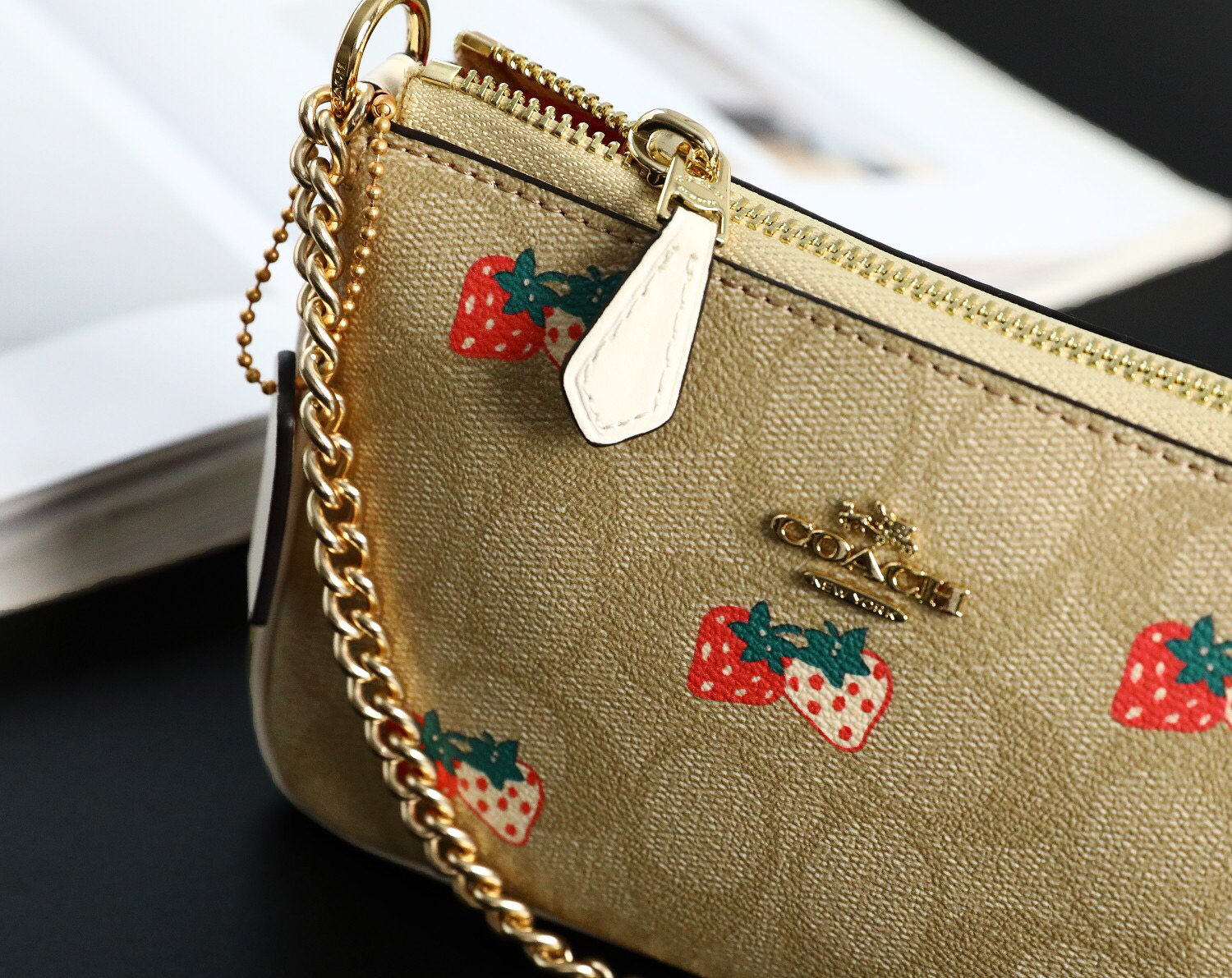 蔻驰草莓麻将包