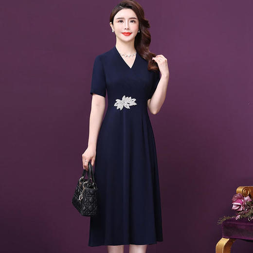 WXY-W-CD-8003W新款收腰显瘦气质遮肉真丝A字裙 商品图0