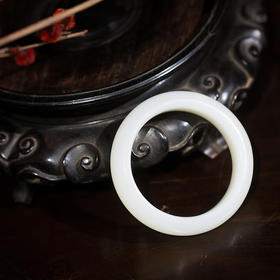 新疆和田玉籽料手镯（带皮）