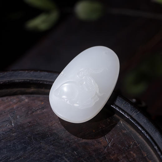 新疆和田玉籽料羊衔灵芝吊坠 商品图3