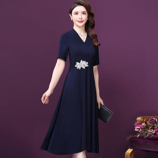 WXY-W-CD-8003W新款收腰显瘦气质遮肉真丝A字裙 商品图1