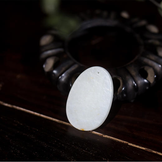 新疆和田玉籽料羊衔灵芝吊坠 商品图3