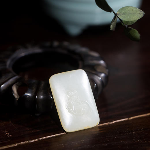 新疆和田玉籽料羊衔灵芝玉牌 商品图3