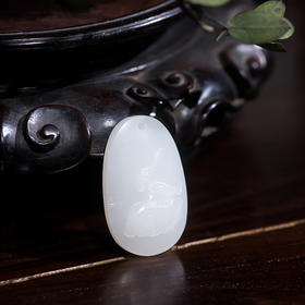 新疆和田玉籽料羊衔灵芝吊坠