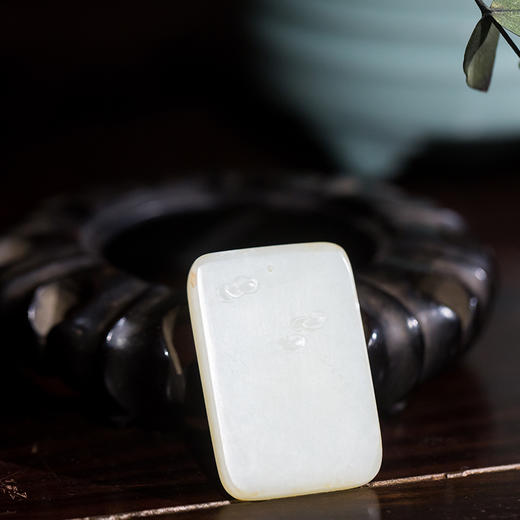 新疆和田玉籽料羊衔灵芝玉牌 商品图2