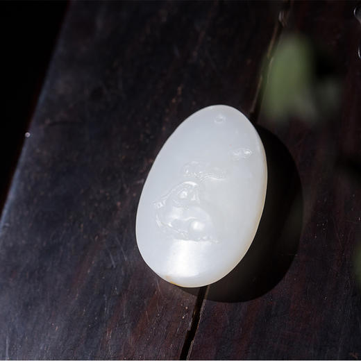 新疆和田玉籽料羊衔灵芝吊坠 商品图4