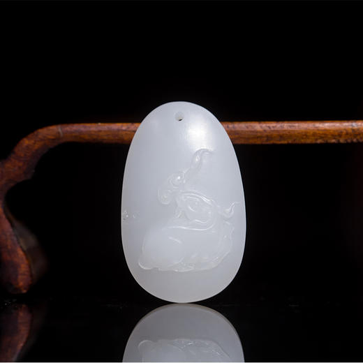 新疆和田玉籽料羊衔灵芝吊坠 商品图4