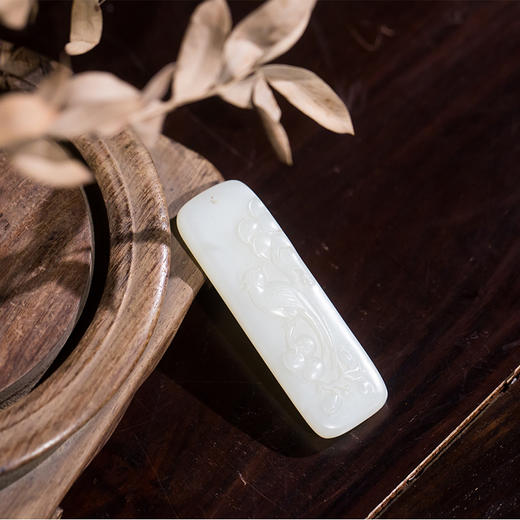 新疆和田玉籽料喜上眉梢玉牌（带皮） 商品图2