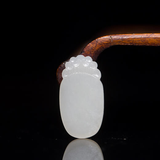 新疆和田玉籽料云纹无事牌 商品图0