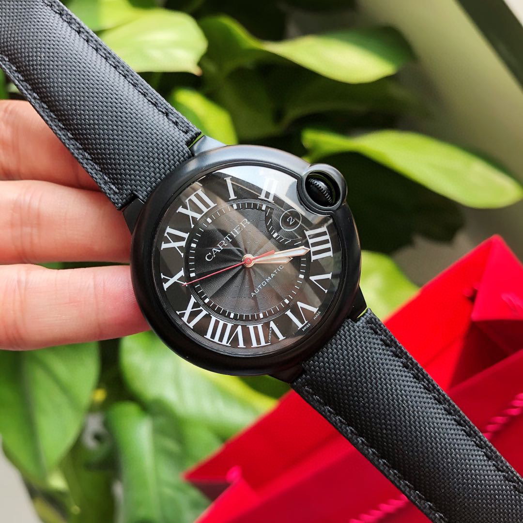 卡地亚蓝气球系列大号42mm黑骑士亮点一整体质感清晰刻度字体饱满神韵