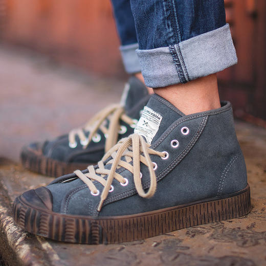 一件抢拍40码灰色高帮硫化鞋