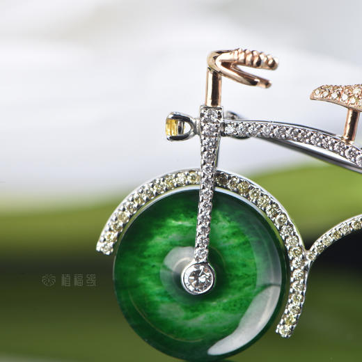 【岁月的童话】翡翠自行车胸针-XZ409052 商品图3