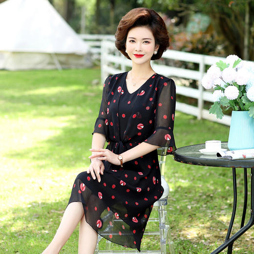 阔太太高贵妈妈夏碎花连衣裙货号hy2361