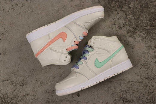 乔丹/Air Jordan AJ1 aj1 乔丹1代 乔1 乔丹1代中帮系列 Air Jordan 1 WMNS “Candy” 货号：555112-035 乔1鸳鸯糖果米黄  粉红鸳鸯 商品图0