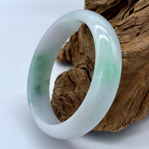 派瑞翡翠 翡翠手镯 糯种 飘绿花 商品图3