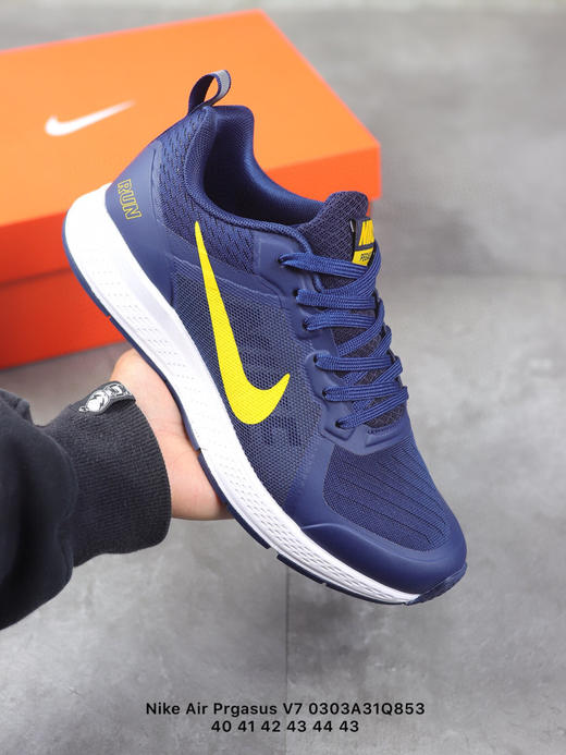 耐克Nike Air Zoom Pegasus V7 SHIELD 登月7代 休闲运动慢跑鞋 商品图2