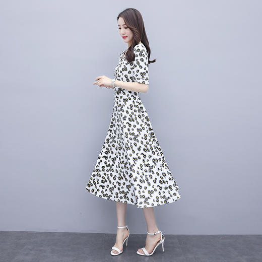 WZNH-WR16869淑女气质女装V领A字裙连衣裙 商品图2