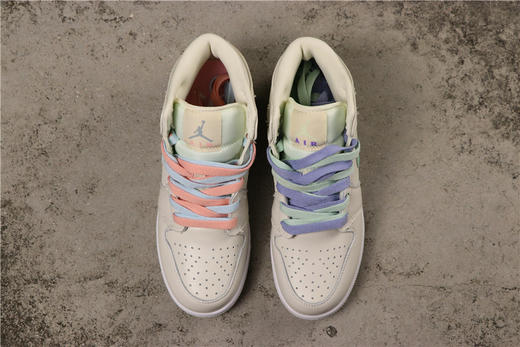 乔丹/Air Jordan AJ1 aj1 乔丹1代 乔1 乔丹1代中帮系列 Air Jordan 1 WMNS “Candy” 货号：555112-035 乔1鸳鸯糖果米黄  粉红鸳鸯 商品图2
