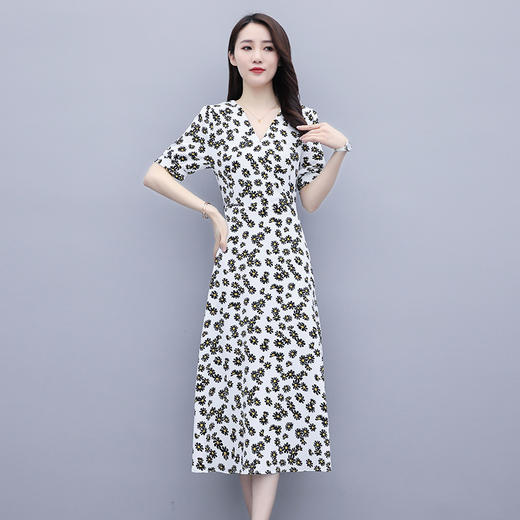 WZNH-WR16869淑女气质女装V领A字裙连衣裙 商品图0