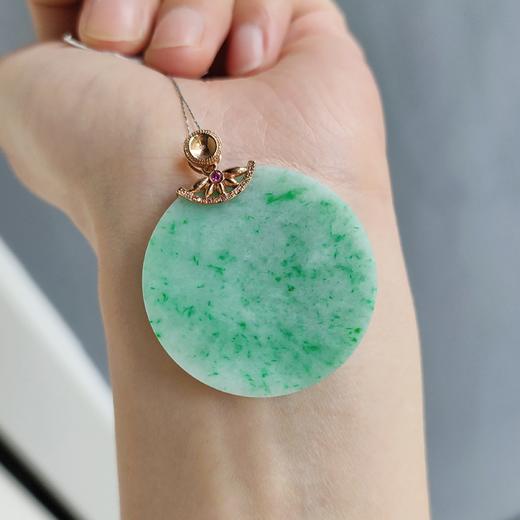 18K镶嵌翡翠无事牌吊坠 商品图1