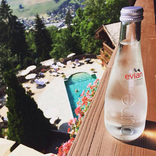 依云天然矿泉水(玻璃瓶)330ml 商品图0