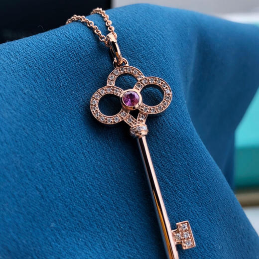 冠形钥匙吊坠项链系列中间红宝石