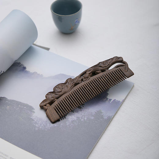 周广胜黑金檀简约款雕花木梳和和美美 商品图4