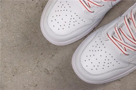 乔丹/Air Jordan AJ1 aj1 乔丹1代 乔1 乔丹1代中帮系列 Air Jordan 1 Mid GS 货号：555112-104 乔1中帮白蓝红 36-40 商品图1