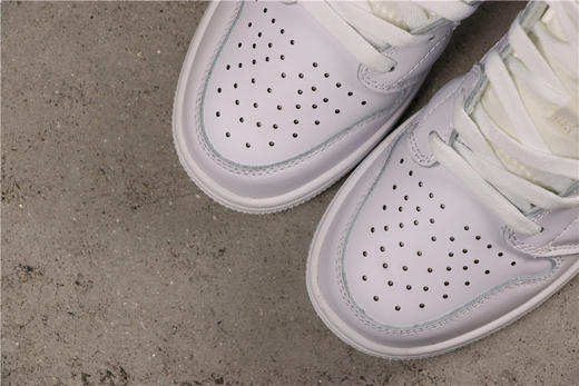 乔丹/Air Jordan AJ1 乔丹1 乔1 AJ1 乔丹1代系列中帮 Air Jordan 1 Mid “Whiteout”货号：554724-104 乔1中帮全白 36-45 商品图1