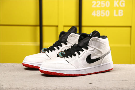 乔丹/Air Jordan AJ1丹1代 乔丹1代中帮系列CLOT x Air Jordan 1 Mid “Fearless”货号：CU2804-100 乔1中帮白丝绸 商品图2