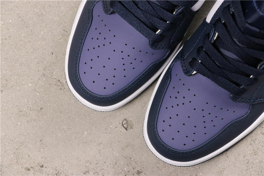 乔丹/Air Jordan AJ1 乔丹1代 乔1 乔丹1代中帮系列 Air Jordan 1 Mid “Sanded Purple” 货号：554724-445 乔1中帮黑紫脚趾 商品图1