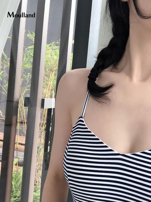 爆款好货 蓝白条纹后镂空——上衣 商品图1