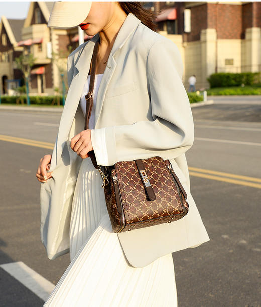 YHXB-4EQ99100（欧美风）新款夏时尚潮简约百搭单肩斜挎ins女包 商品图3