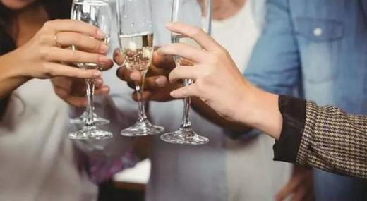 饭局从来不是结识人脉的地方。 商品图0