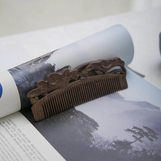 周广胜黑金檀简约款雕花木梳和和美美 商品图3