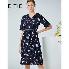 EITIE爱特爱夏季新款时尚荷叶V领喇叭袖印花百褶连衣裙女B2007438