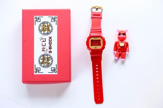 猪年限量版卡西欧 数量有限 先到先得 卡西欧新款g-shock 2019新年限量款猪年限定礼盒版DW-5600CX 新款 男女皆可以佩戴 商品图7