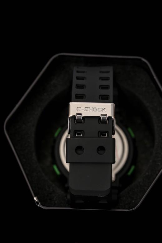 全新款卡西欧 GD-120系列。 主要功能： *防震 *生活防水 *7年电池 *高亮度自动LED照明 *世界时间（48城市） *秒表（1/100秒） *12/24小时时制 *每日闹铃，整点响报 商品图8