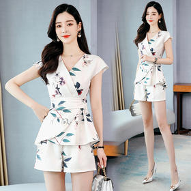 WZNH-QZXY5808新款时尚印花短裤修身显瘦V领百搭两件套