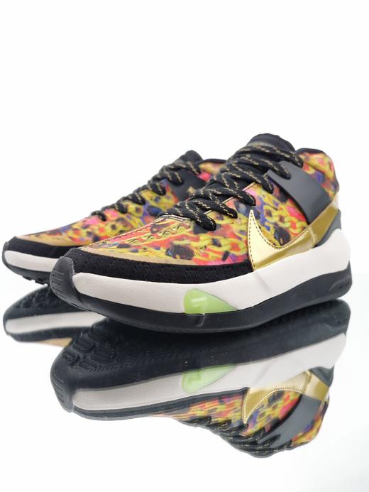 KD 13 SIZE:凯文·杜兰特总能在比赛的关键时刻力挽狂澜。他攻守兼优，攻则势不可挡，令对手不寒而栗，守则固若金汤，化解对手强势攻势。KD13 EP 男子篮球鞋搭载全掌型缓震系统 商品图7