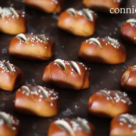 碱水小肉丸 Pretzel Hotdog 商品图0